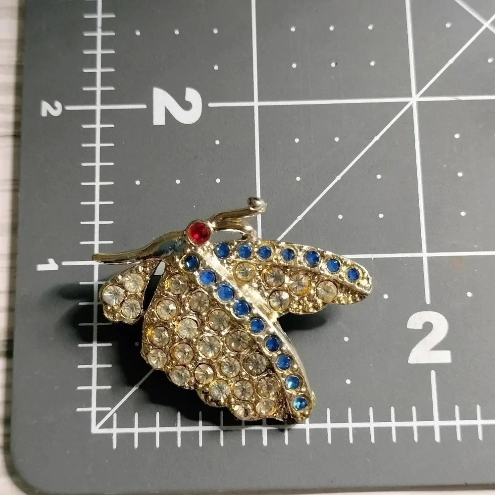 Delightful Vtg Gold Tone Pave Clear Lt Blue Rhinestone Side BUTTERFLY Pin